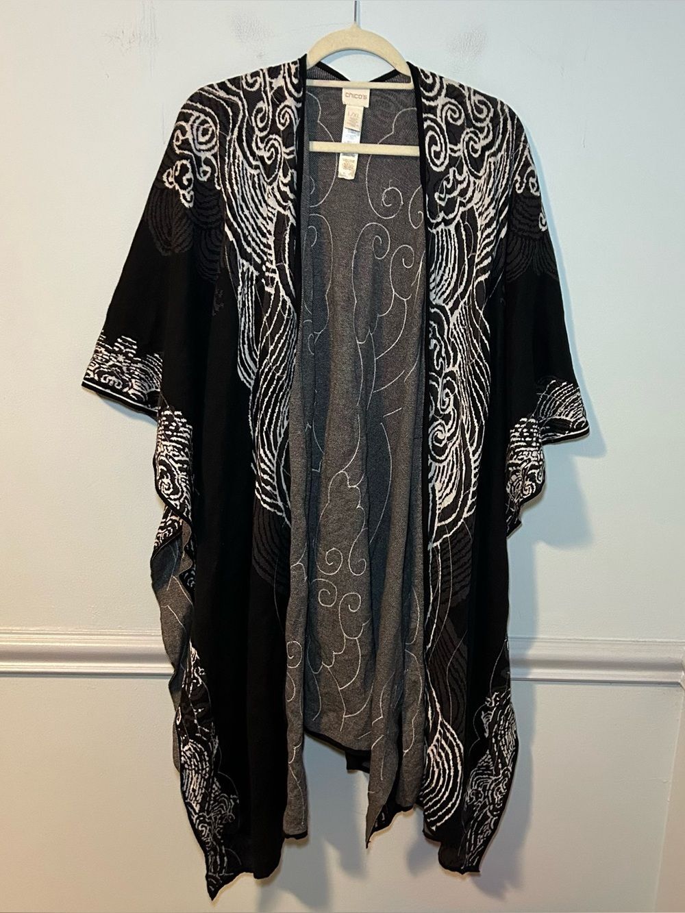 Chico’s Black & White Ruana Cape Open Front Cardigan Poncho Sweater Size L/XL